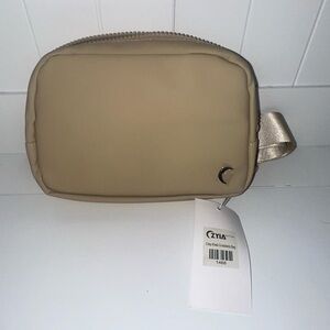 Zyia Tan crossbody bag